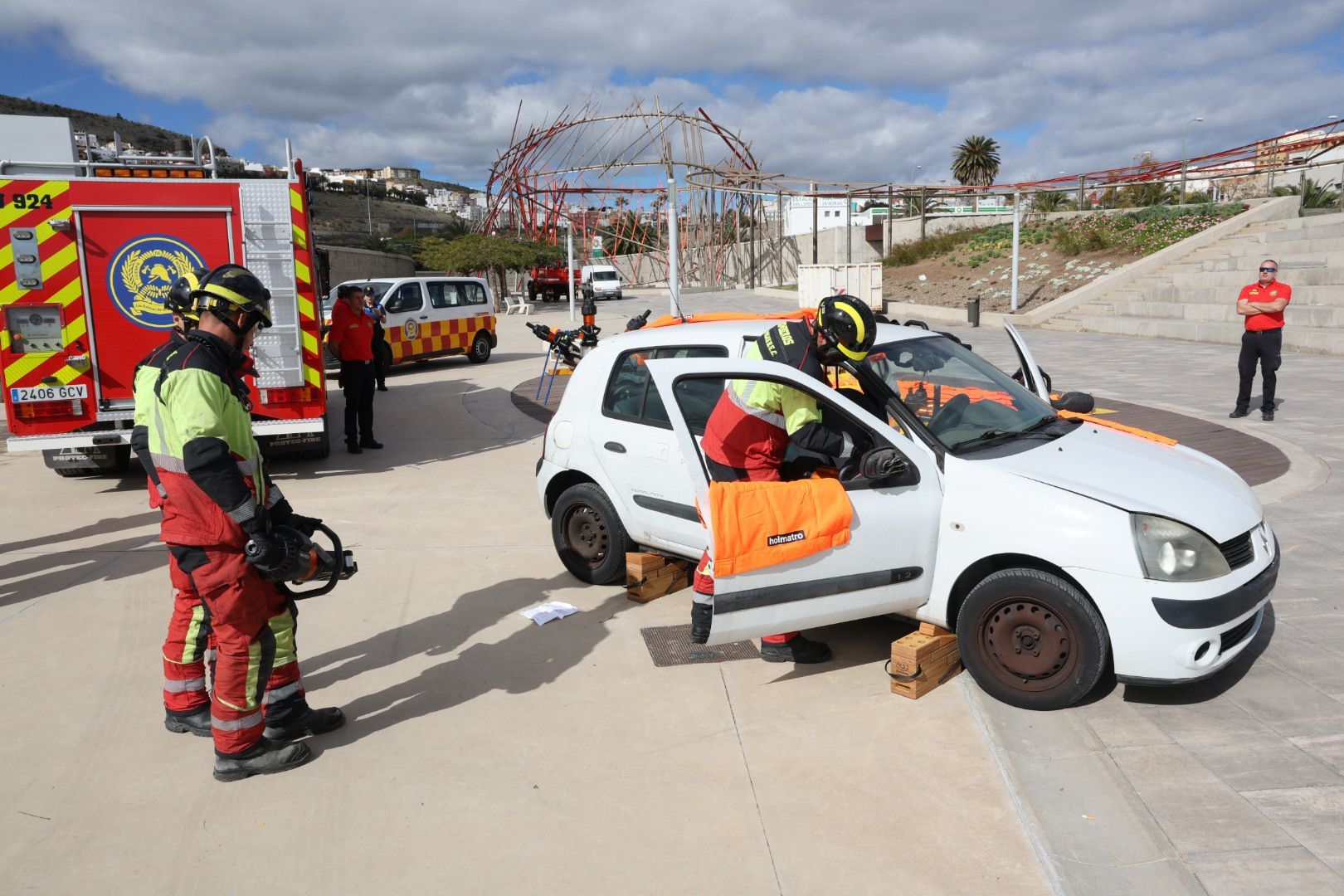 Los bomberos de la capital grancanaria muestran sus nuevos equipos