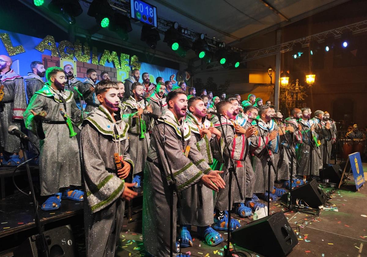 Actuación de la murga Los Hijos de Chano el Negro, ganadora de las dos últimas ediciones.