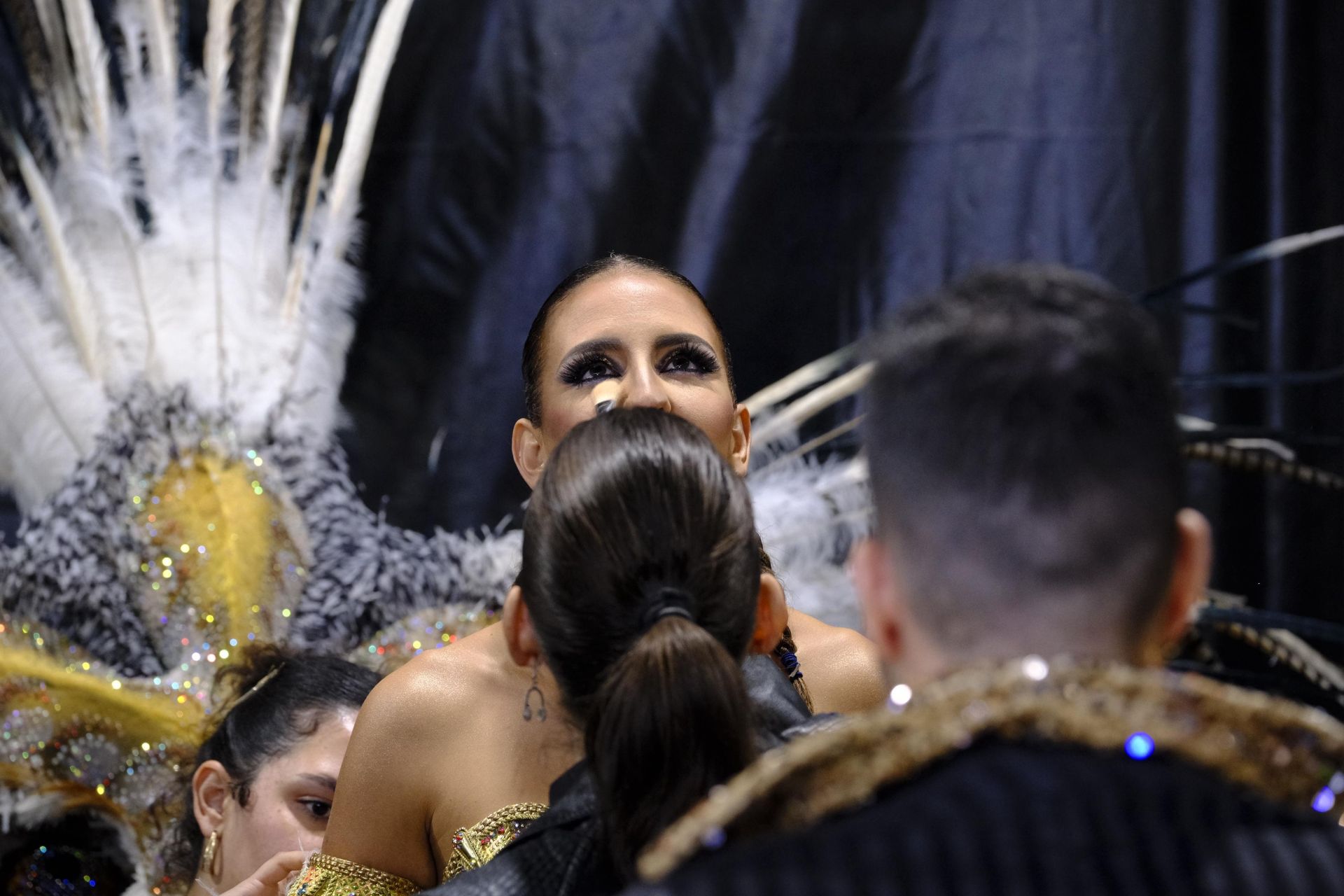 Gala de la reina: las candidatas se preparan para su puesta de largo