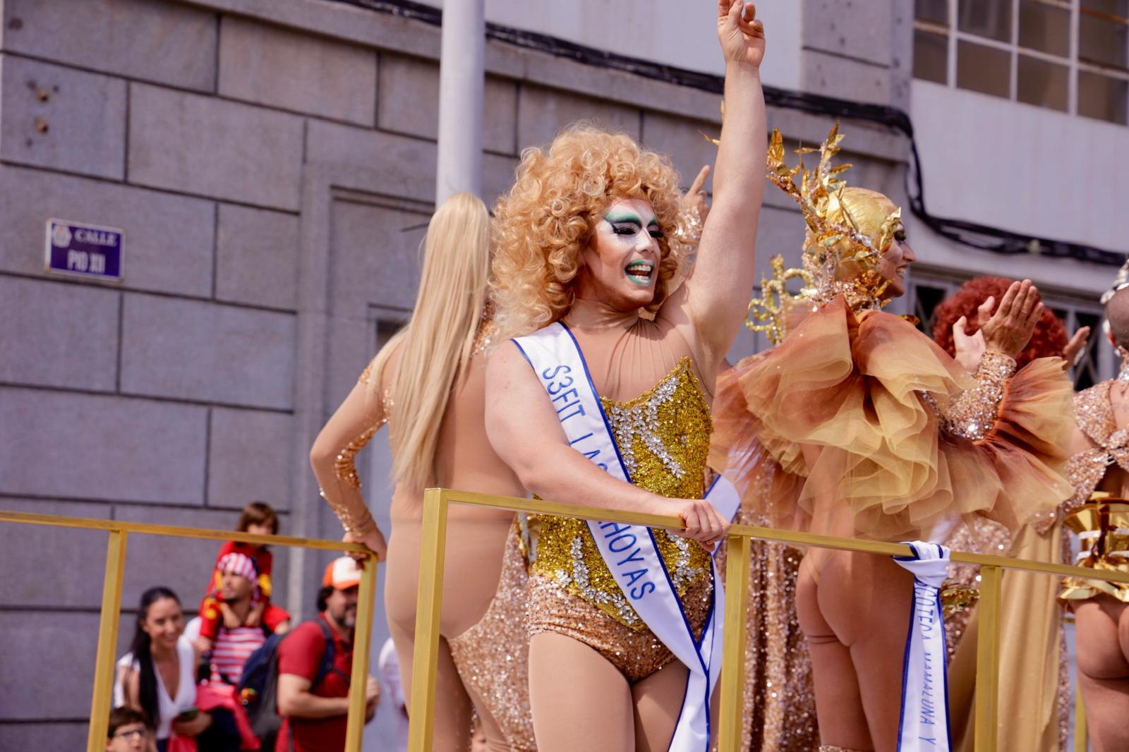 Color y fantasía en el desfile inaugural del carnaval de Las Palmas de Gran Canaria