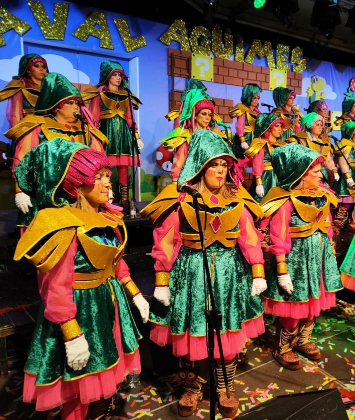 Imagen secundaria 2 - Murga Lady's Lagartos (arriba); Los Lagartos (izquierda); y Miruflinas.
