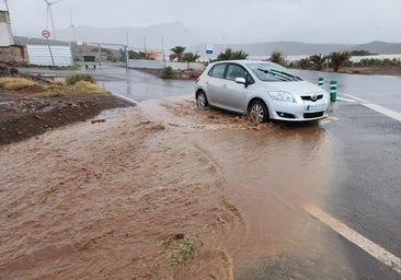 La lluvia descarga con fuerza en Gran Canaria y manda el carnaval a casa