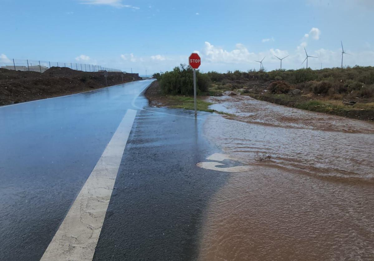 Las abundantes lluvias encharcan Gran Canaria