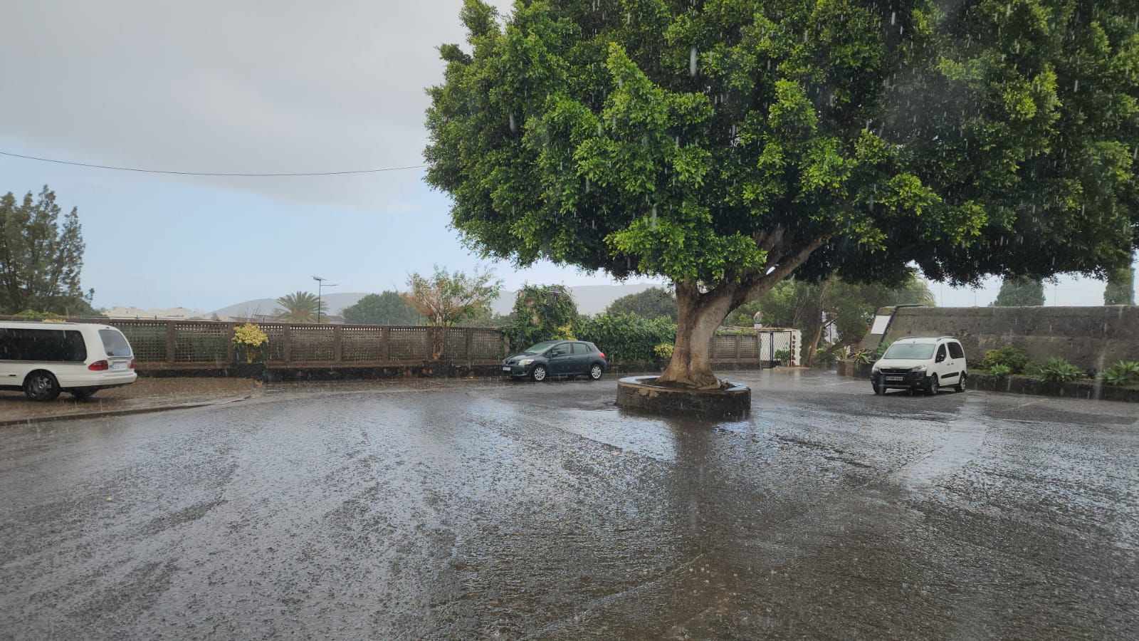 Las abundantes lluvias encharcan Gran Canaria