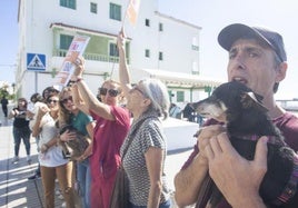 Foto de la protesta del pasado 11 de febrero a las puertas de la Delegación del Gobierno en Arrecife.