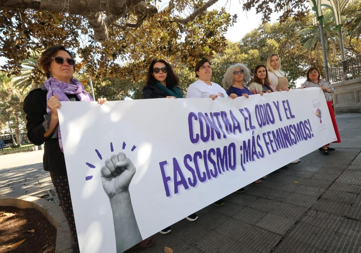 Diferentes portavoces de la Red Feminista de Gran Canaria en la convocatoria de prensa de este lunes.