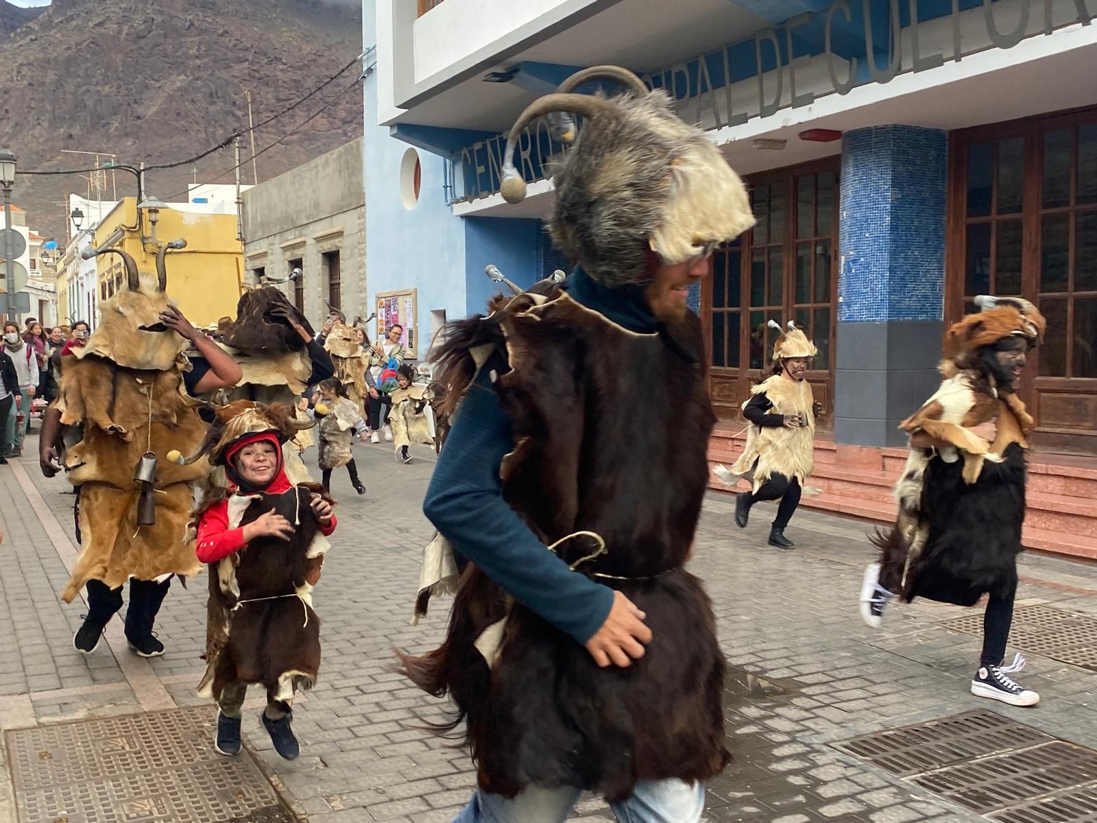 Estampida carnavalera de machos y cabras en La Aldea de San Nicolás