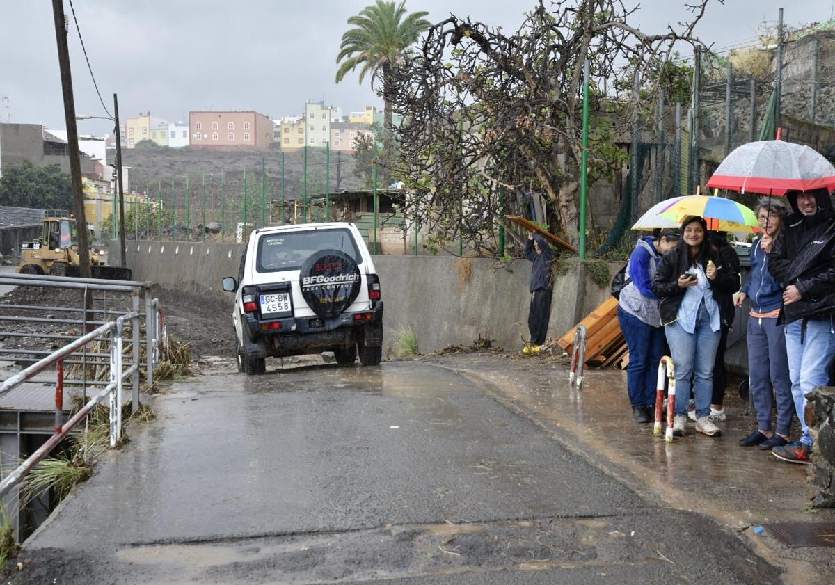 Imagen principal - Las precipitaciones vuelven a repetirse este martes en el Telde. 