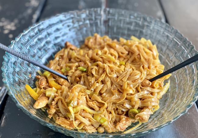 Fideos de arroz con pavo y verduritas