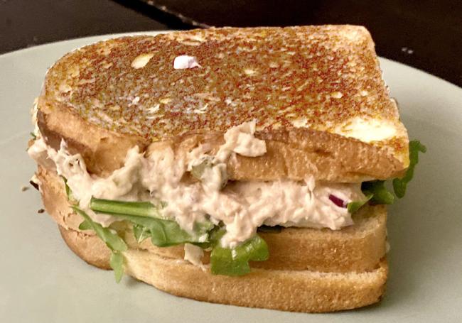 Sándwich de atún