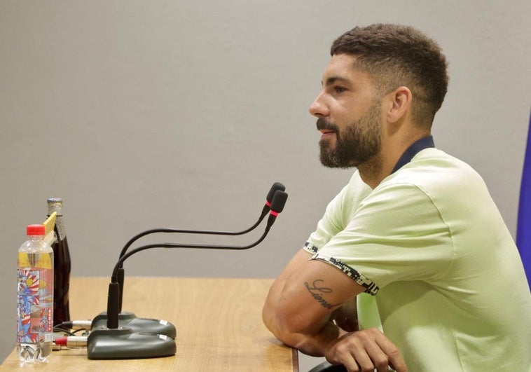 Imagen de Álex Suárez en rueda de prensa.