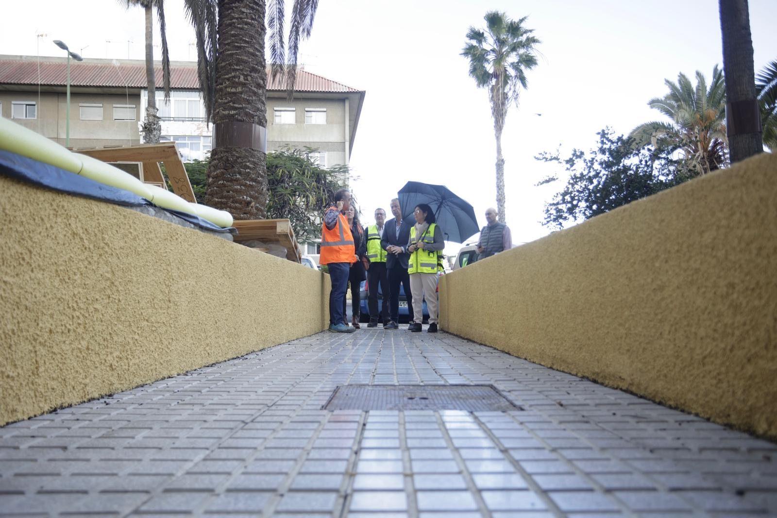 Fase final de la instalación de ascensores en 24 edificios de La Paterna