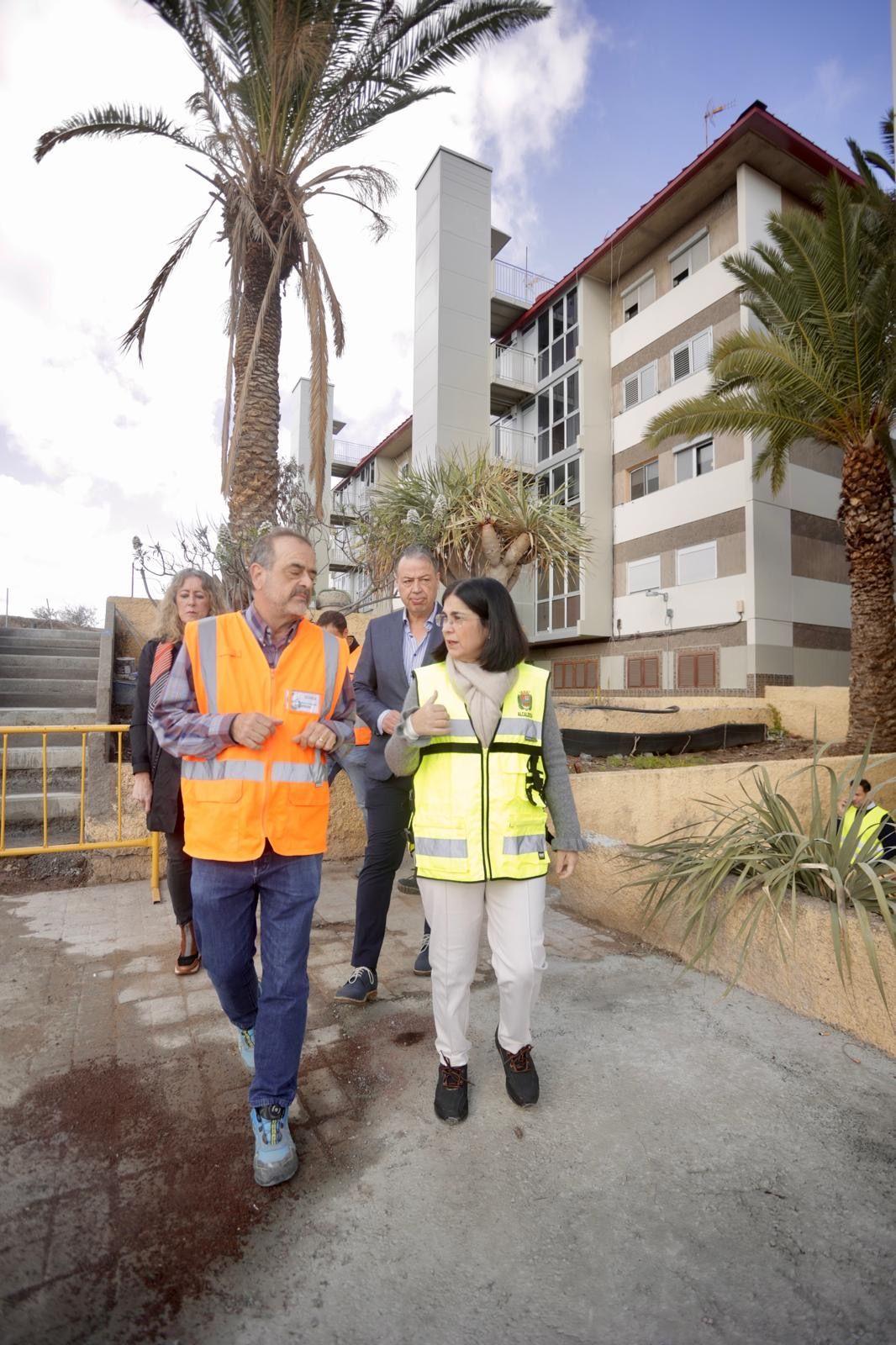 Fase final de la instalación de ascensores en 24 edificios de La Paterna