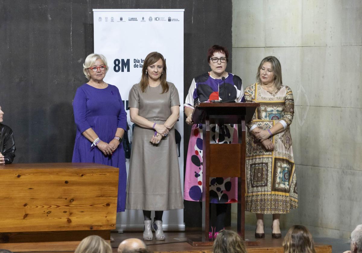 Candelaria Delgado, junto a Ana Brito (i); Nieves Lady Barreto (2d) y Dulce Gutiérrez.