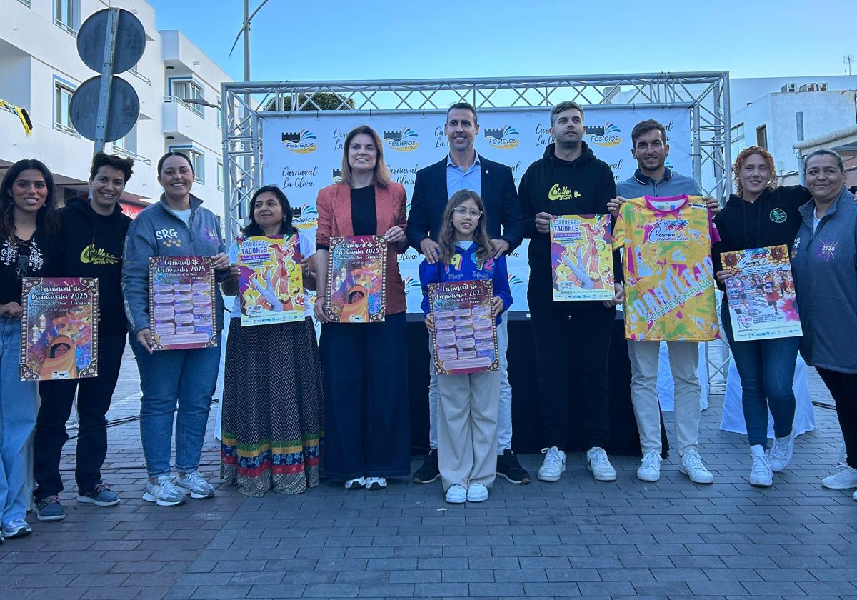 El alcalde Isaí Blanco y la concejala de Festejos, Omaira Saavedra, en la presentación de los actos carnavaleros.