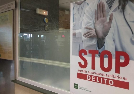 Cartel en contra de las agresiones a sanitarios.