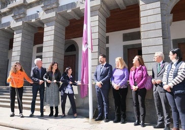 La bandera violeta ondea en la capital grancanaria por una «sociedad igualitaria»