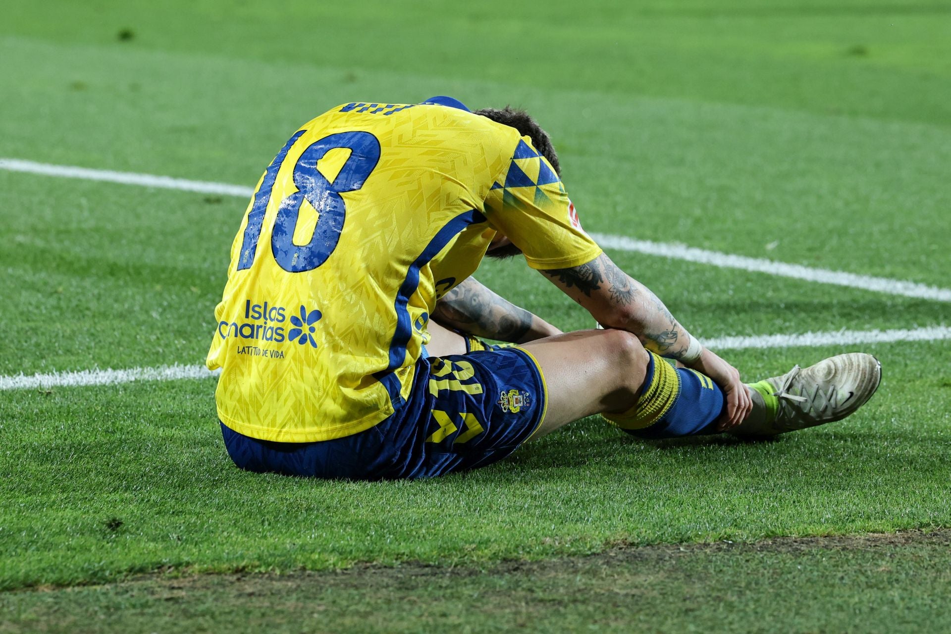 Viti, en el suelo lamentándose en el último partido en casa de la UD Las Palmas.