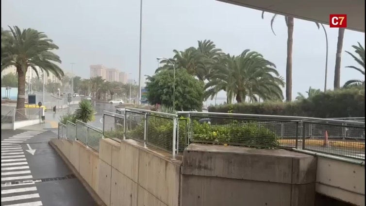 La capital grancanaria bajo la lluvia