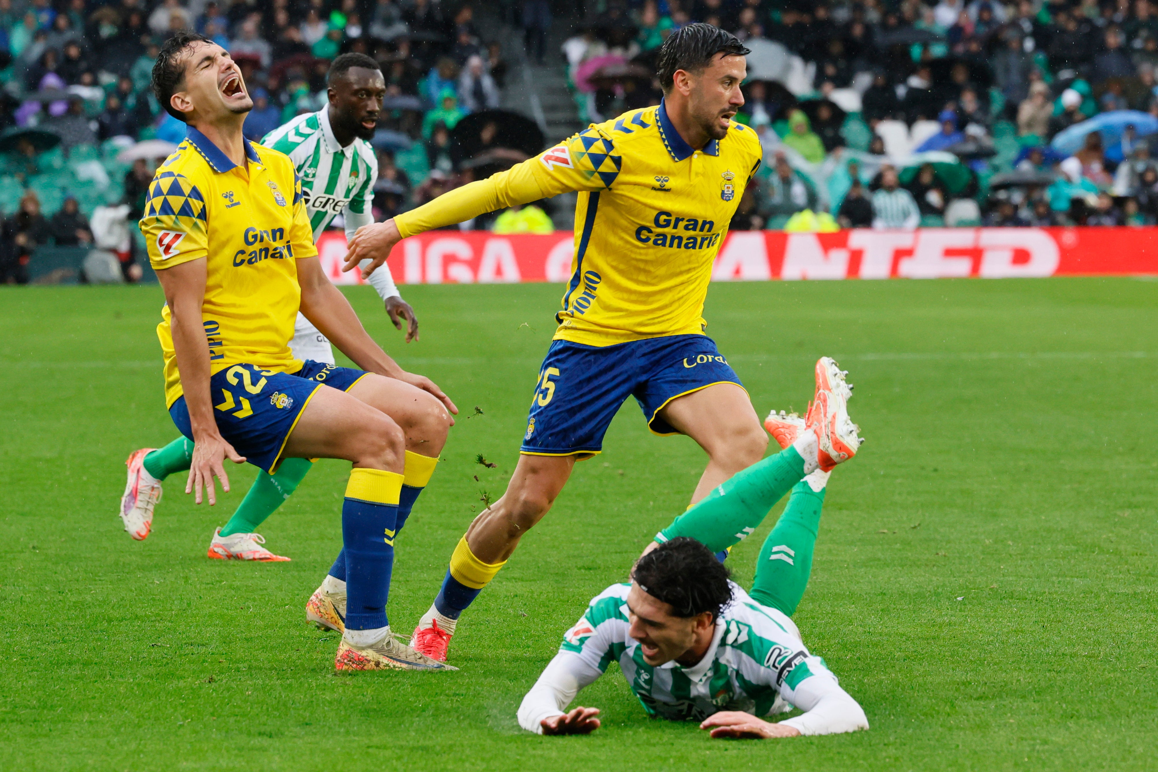 El duelo del Benito Villamarín, en imágenes