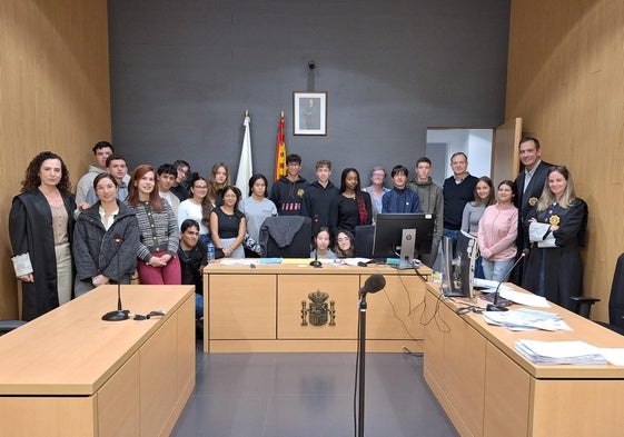 Imagen de los alumnos del IES Pérez Galdós en el Juzgado de Instrucción nº3 de la capital grancanaria.