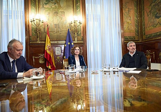 Reunión este lunes entre la ministra de Hacienda, María Jesús Montero, con el presidente de Canarias, Fernando Clavijo. Al encuentro también se unió el ministro de Política Territorial, Ángel Víctor Torres.