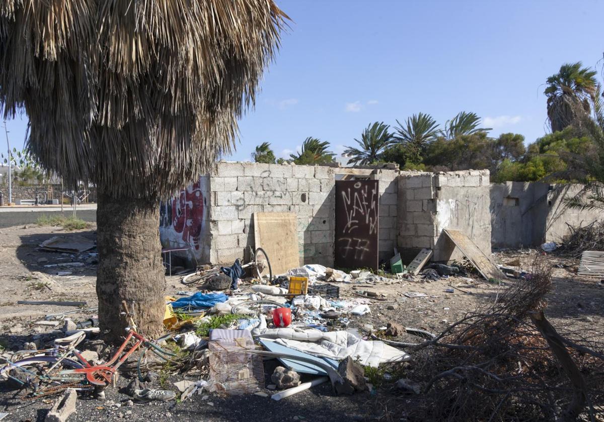 Inmueble a tirar para añadir suelo al parque Urbano de Playa Honda.