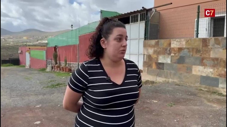 Obligados a tapar puertas y ventanas de sus casas en Telde
