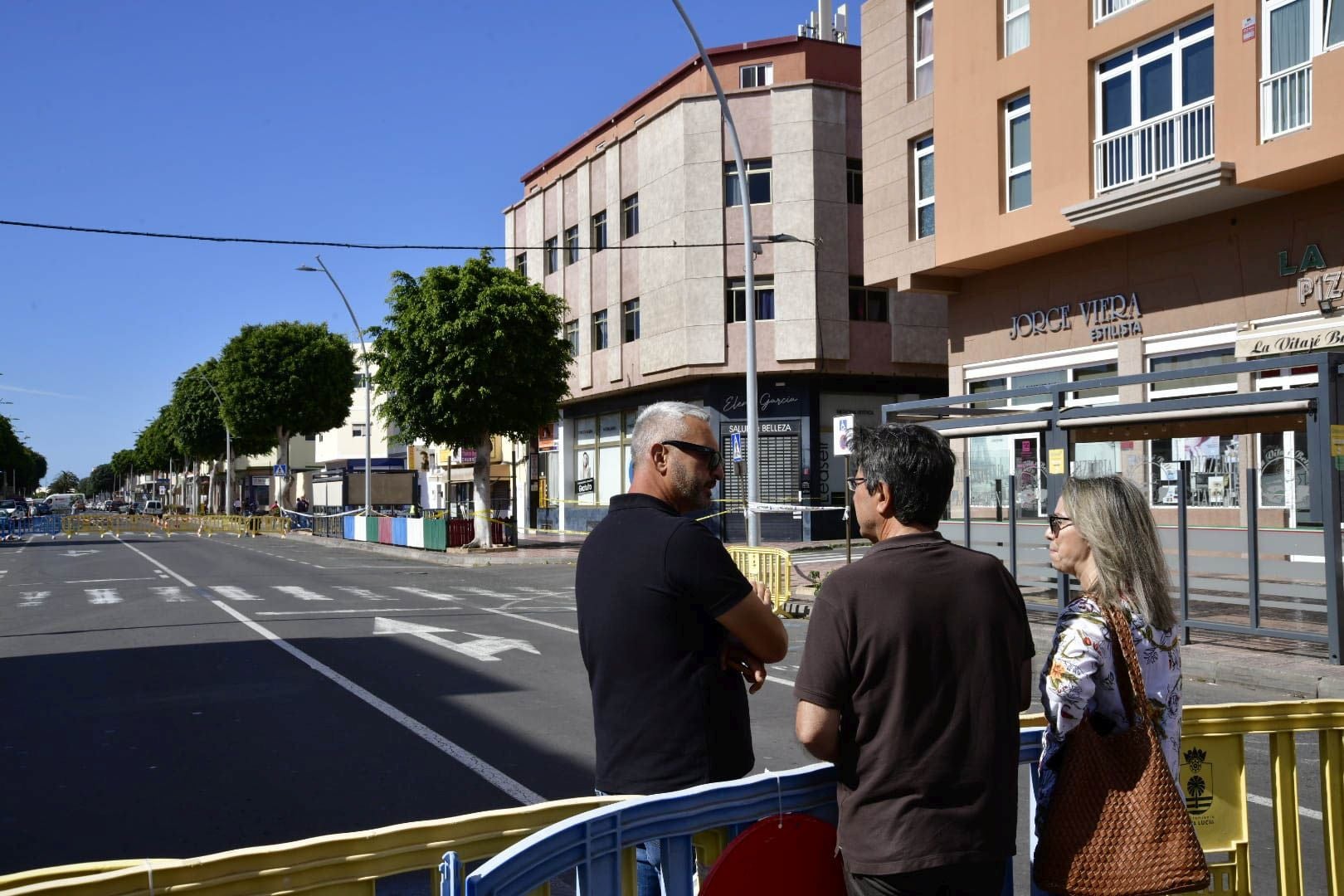 El edificio de Vecindario, desalojado y precintado por riesgo de derrumbe