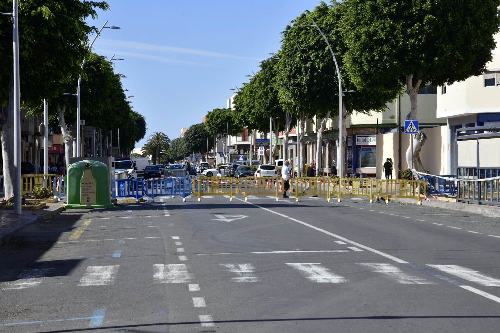 El edificio de Vecindario, desalojado y precintado por riesgo de derrumbe