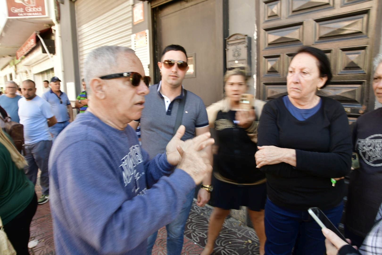 El edificio de Vecindario, desalojado y precintado por riesgo de derrumbe