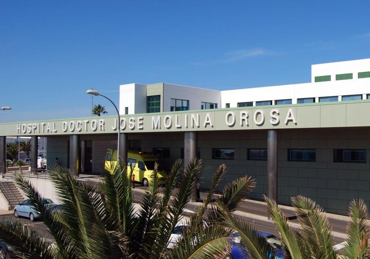 Un ciclista de 14 años embiste a una mujer en Arrecife y ambos acaban hospitalizados