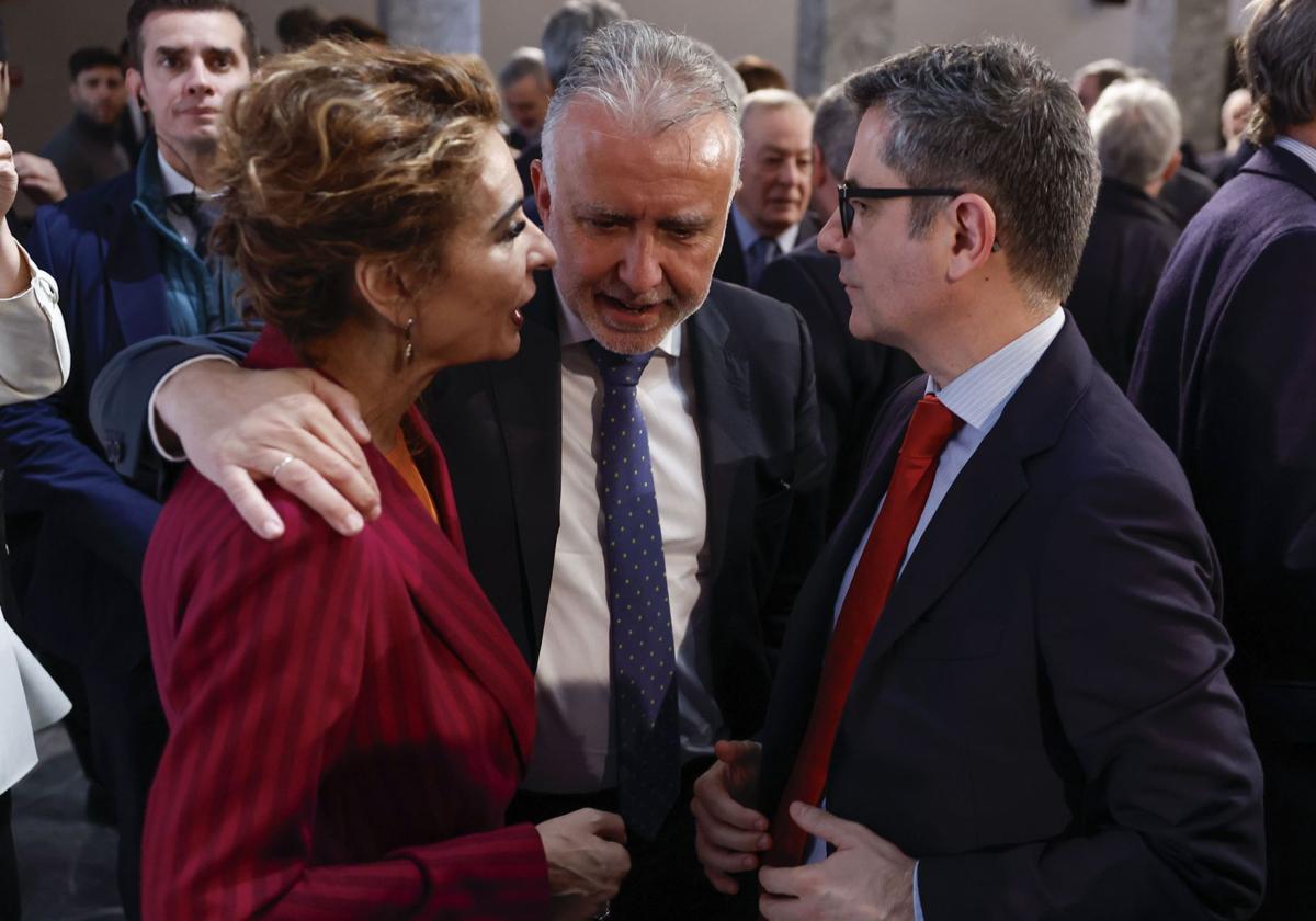 La vicepresidenta primera y ministra de Hacienda, María Jesús Montero, y los ministros de Política Territorial y Memoria Democrática, Ángel Victor Torres, y de de Presidencia, Félix Bolaños el pasado jueves.