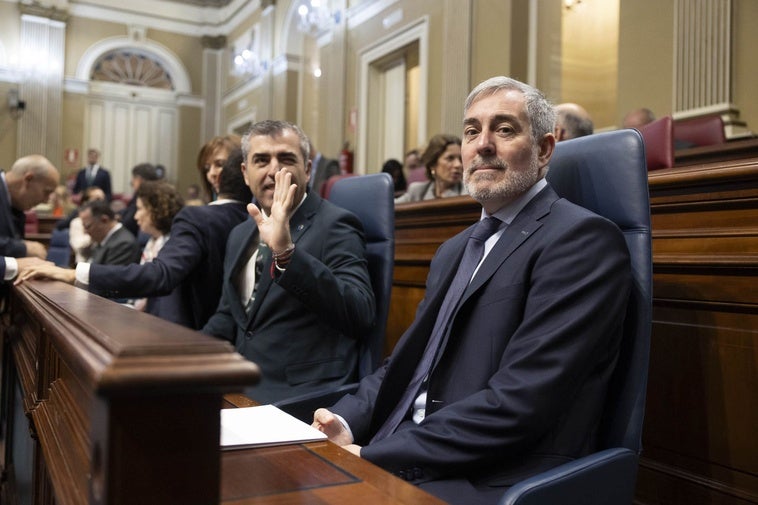 El presidente del Gobierno de Canarias, Fernando Clavijo, durante el Pleno del Parlamento.