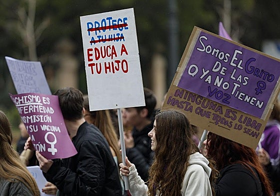 Foto de archivo de una manifestación estudiantil en contra de la violencia machista.