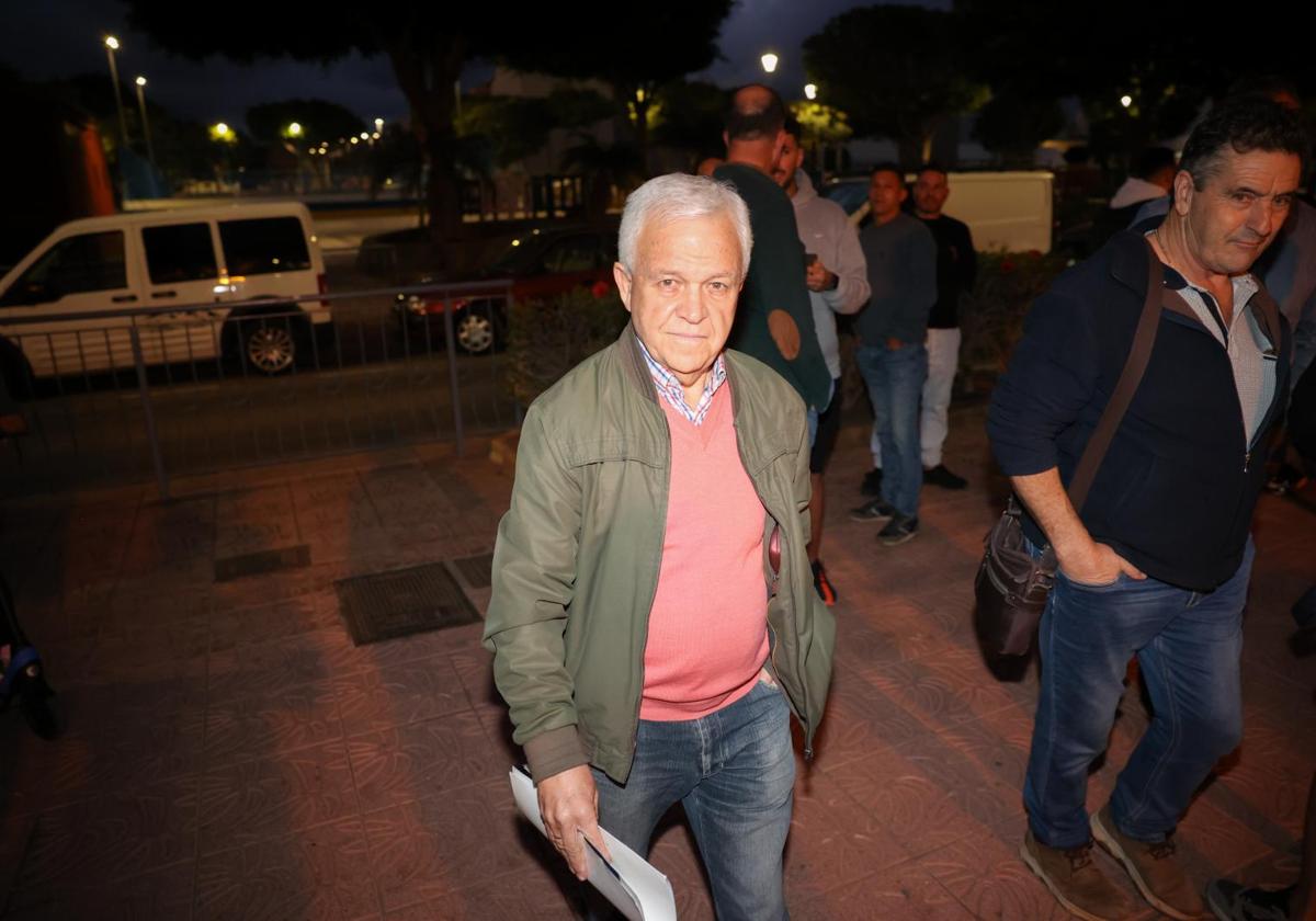 «O dimiten y se van a su casa, o son tránsfugas»