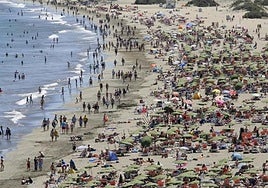 Imagen de archivo de Playa del Inglés en Semana Santa.