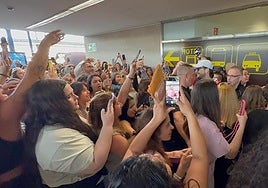 Los protagonistas de la Reina del Flow, aclamados a su llegada a la isla