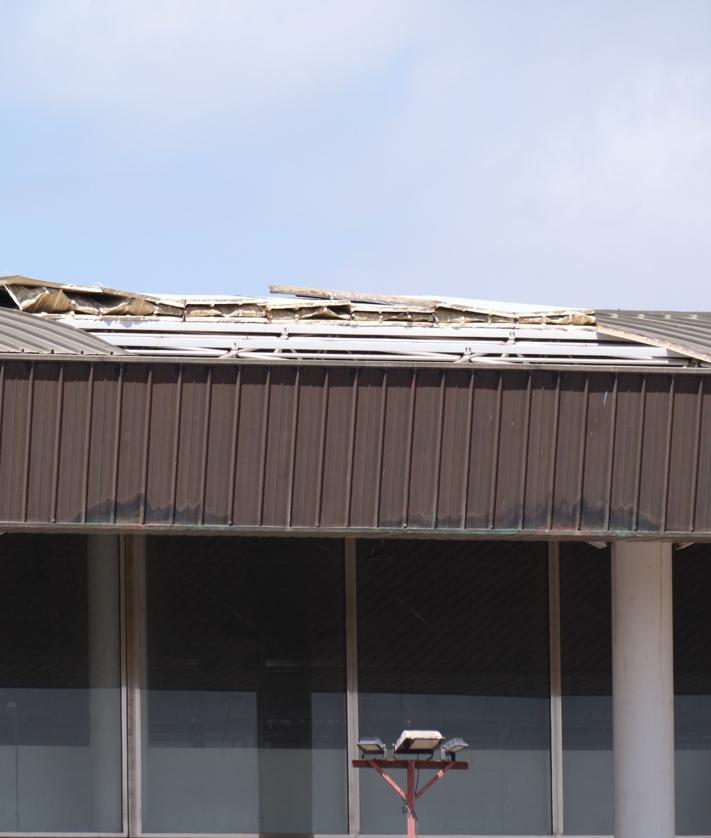 Imagen secundaria 2 - &#039;Nuria&#039; cierra la estación insular de guaguas tras arrancar varias planchas del techo
