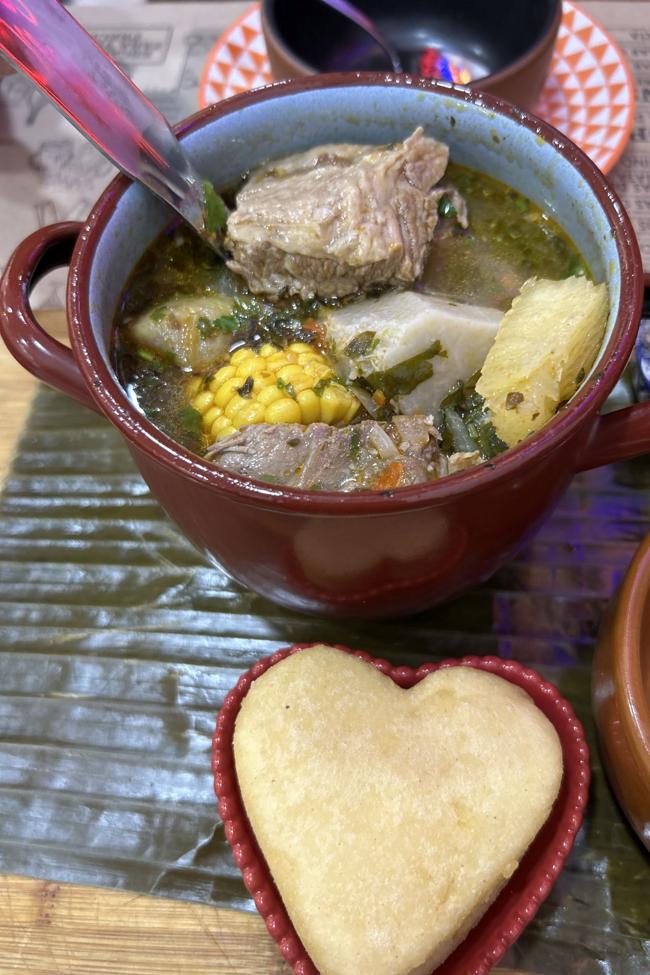 Sopa de res, equivalente a un cocido o puchero