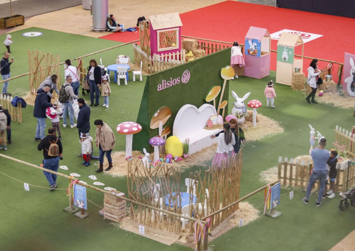 Imagen secundaria 1 - El C.C. Alisios ofrece una programación especial de actividades de Pascua, talleres e hinchables para disfrutar en familia