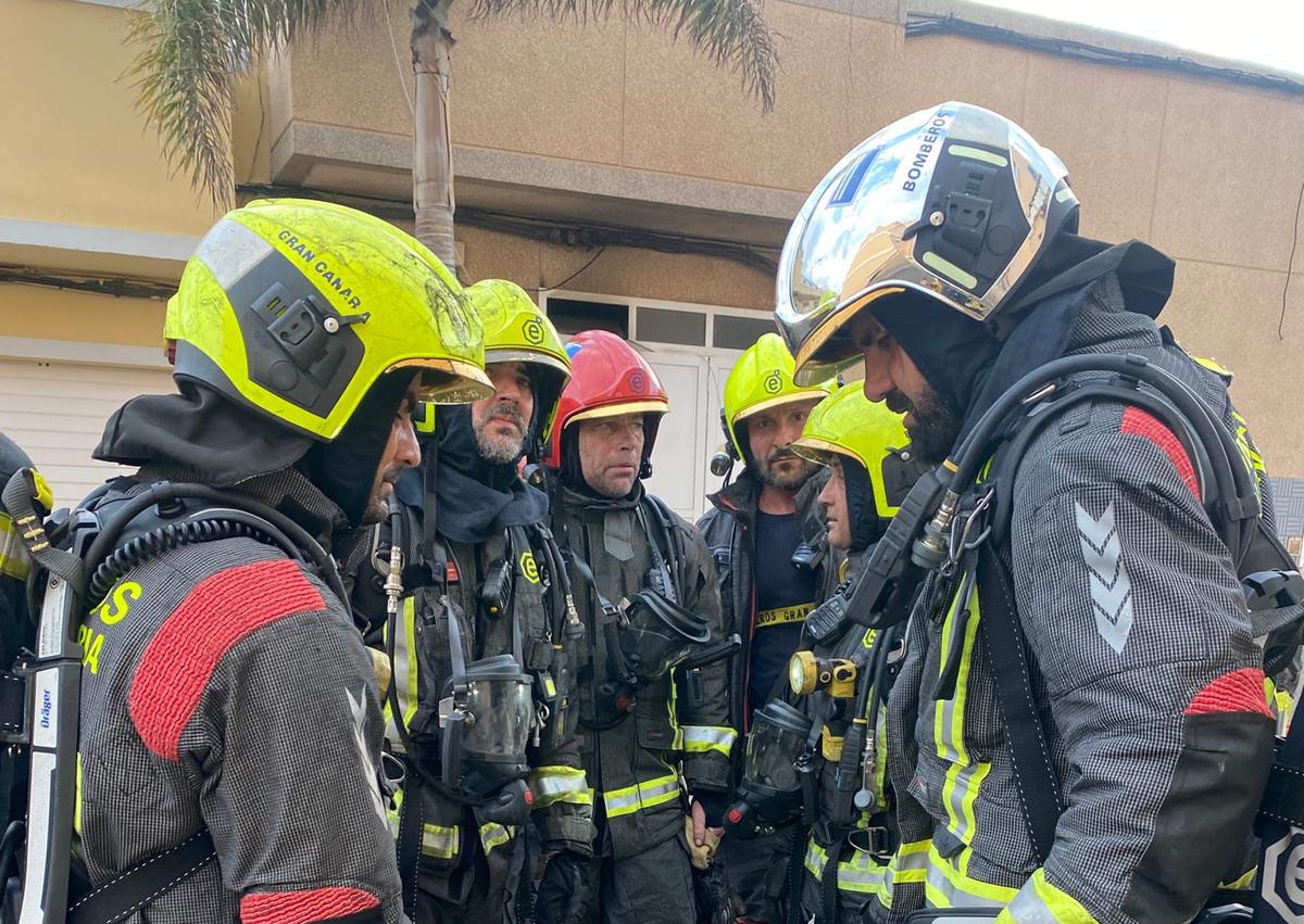 Imagen secundaria 1 - Sofocan un incendio en una peluquería en Ingenio