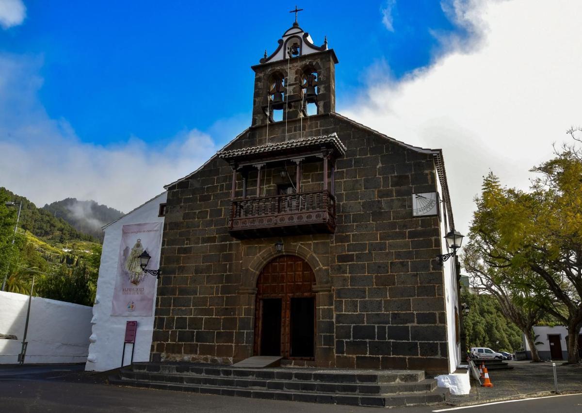 Imagen secundaria 1 - Detalle de la patrona, santuario de Las Nieves y parroquia matriz de El Salvador.