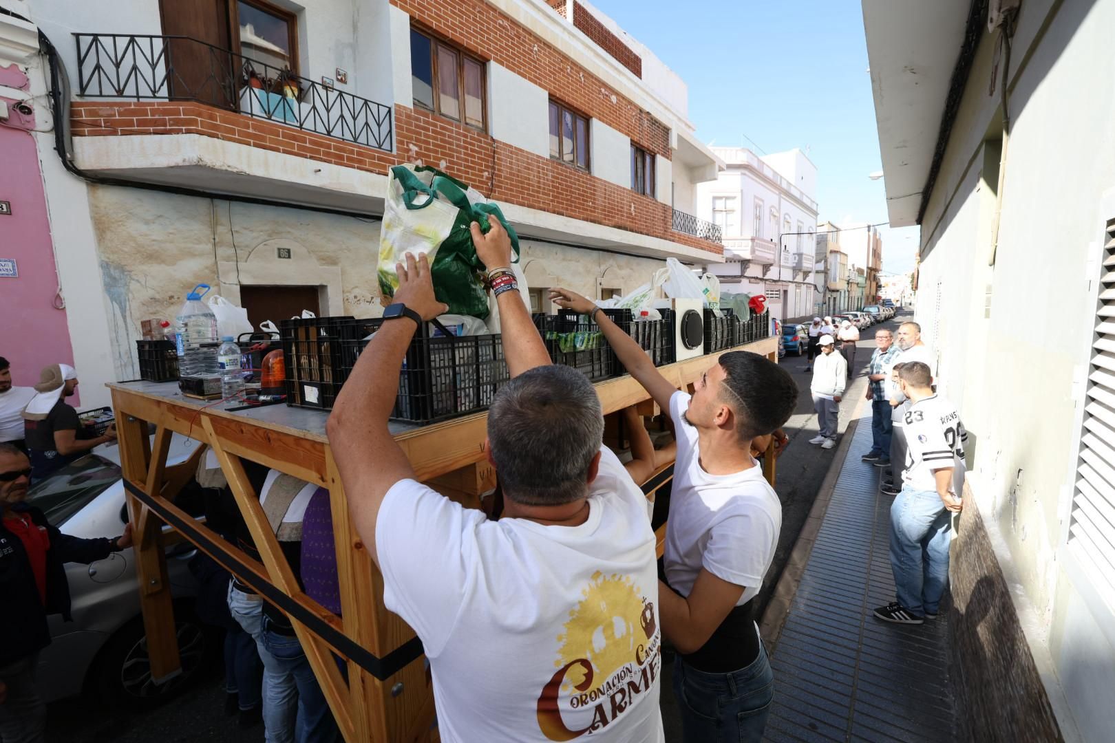 La Isleta vibra con un ensayo solidario de los Costaleros del Carmen