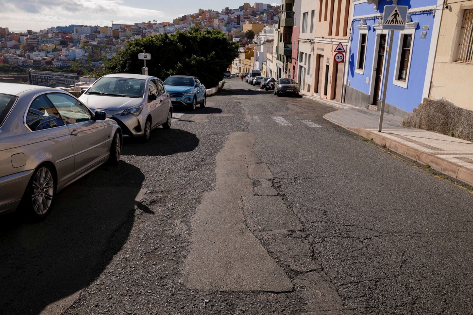Los vecinos de San Roque enseñan el deterioro de sus calles