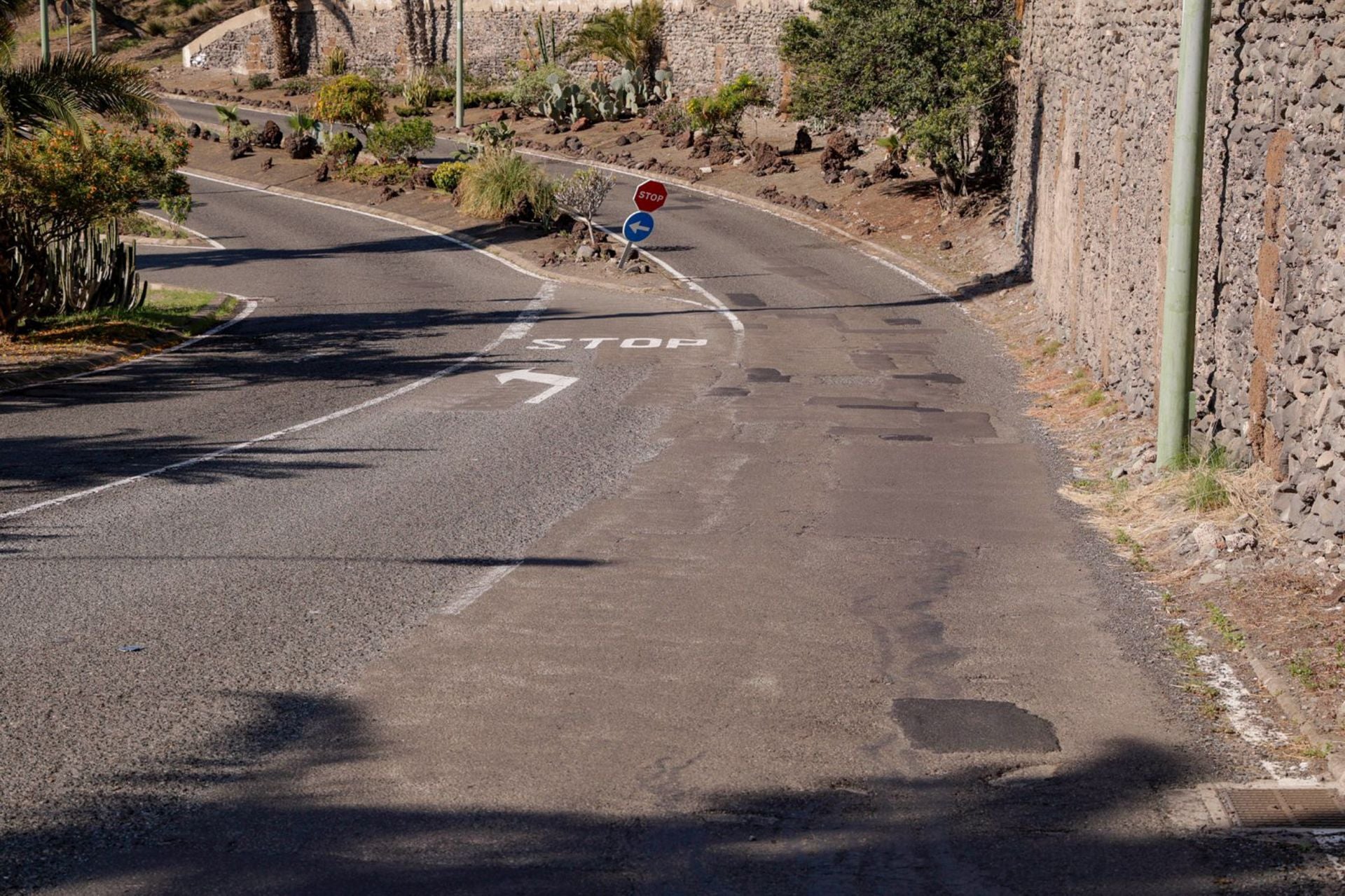 Los vecinos de San Roque enseñan el deterioro de sus calles