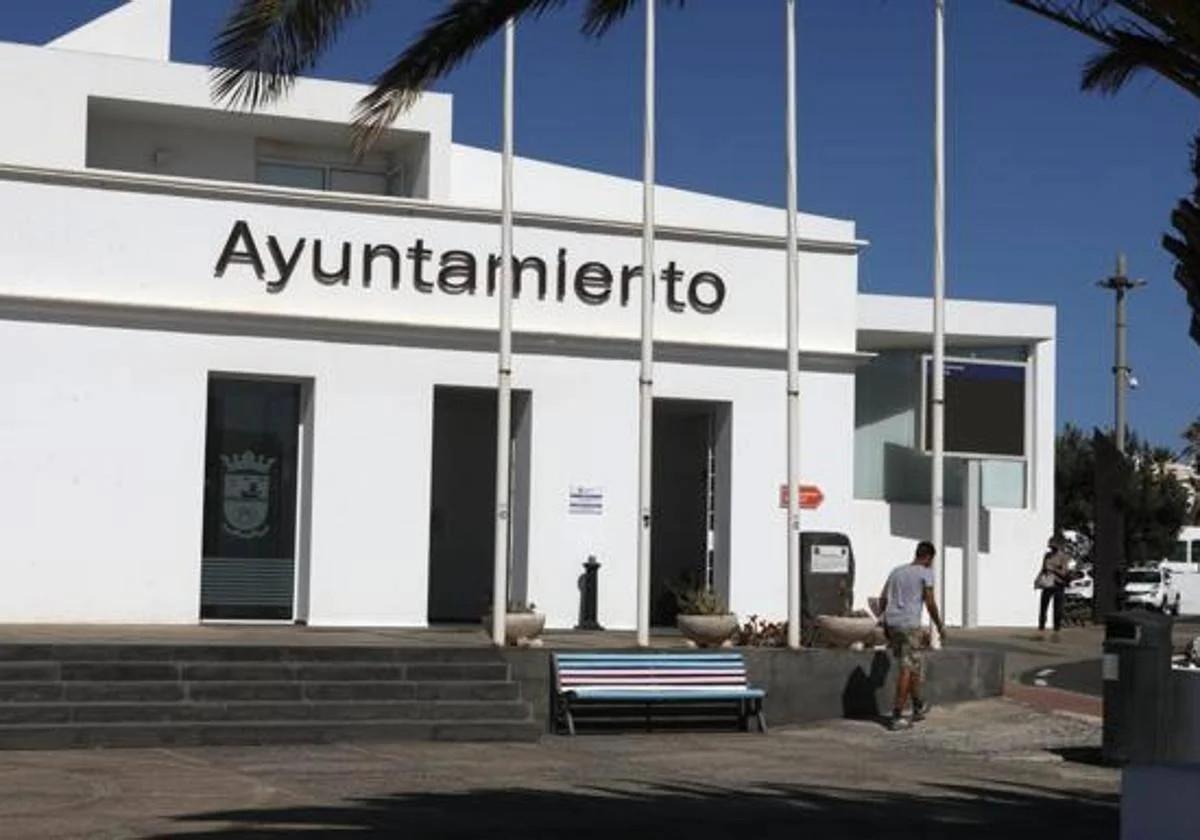 Tías busca policías y personal administrativo