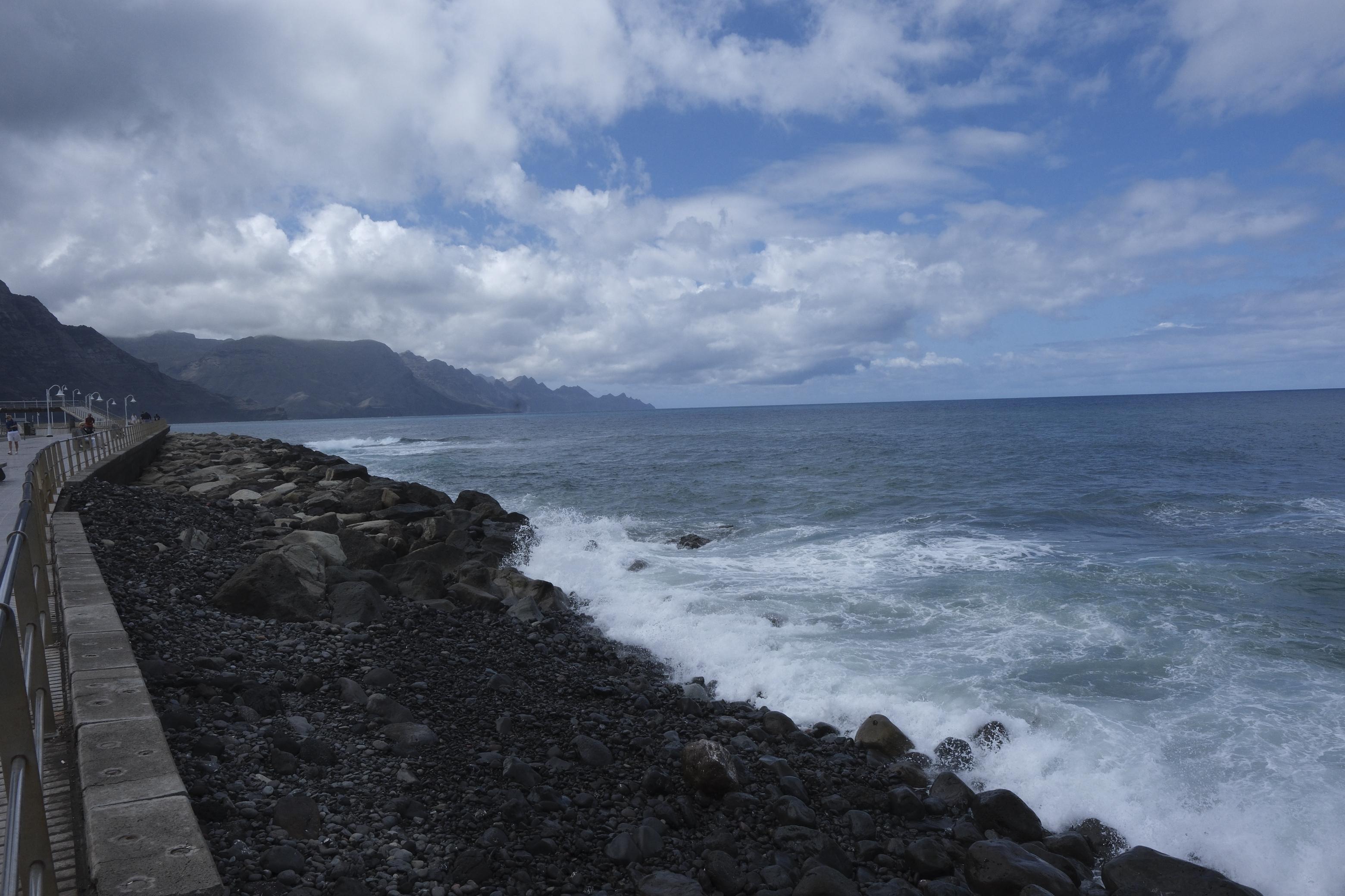 Entre paraguas y viento: La borrasca Olivier visita Canarias