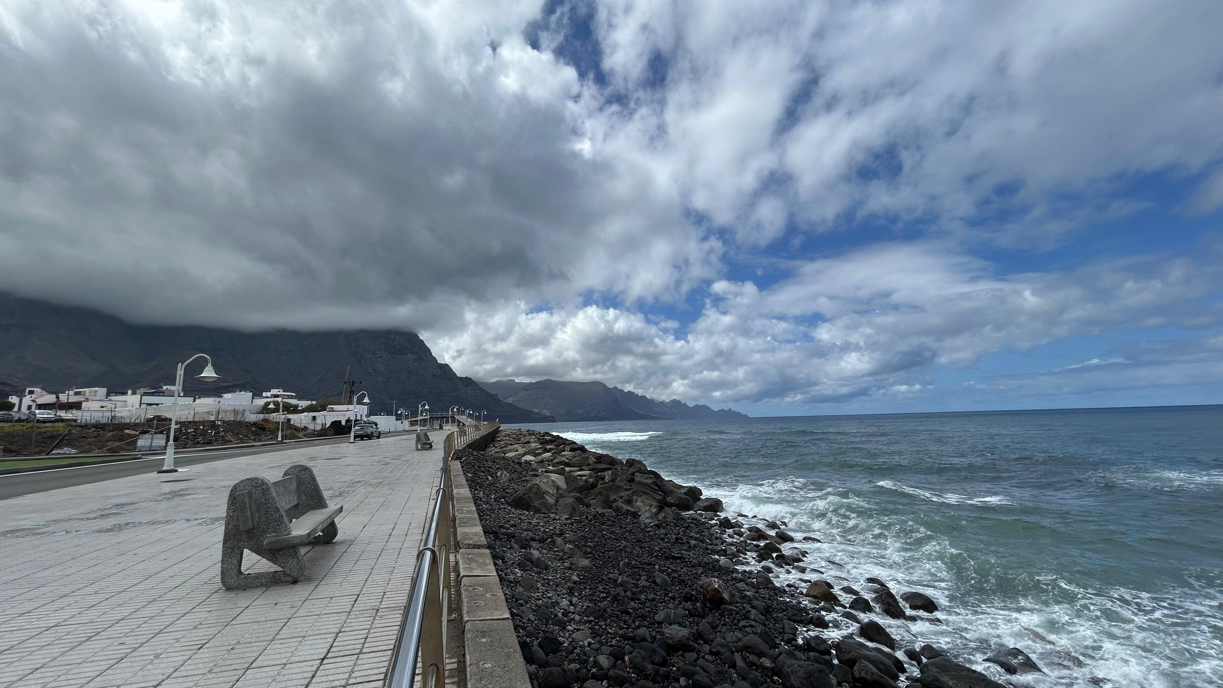 Entre paraguas y viento: La borrasca Olivier visita Canarias
