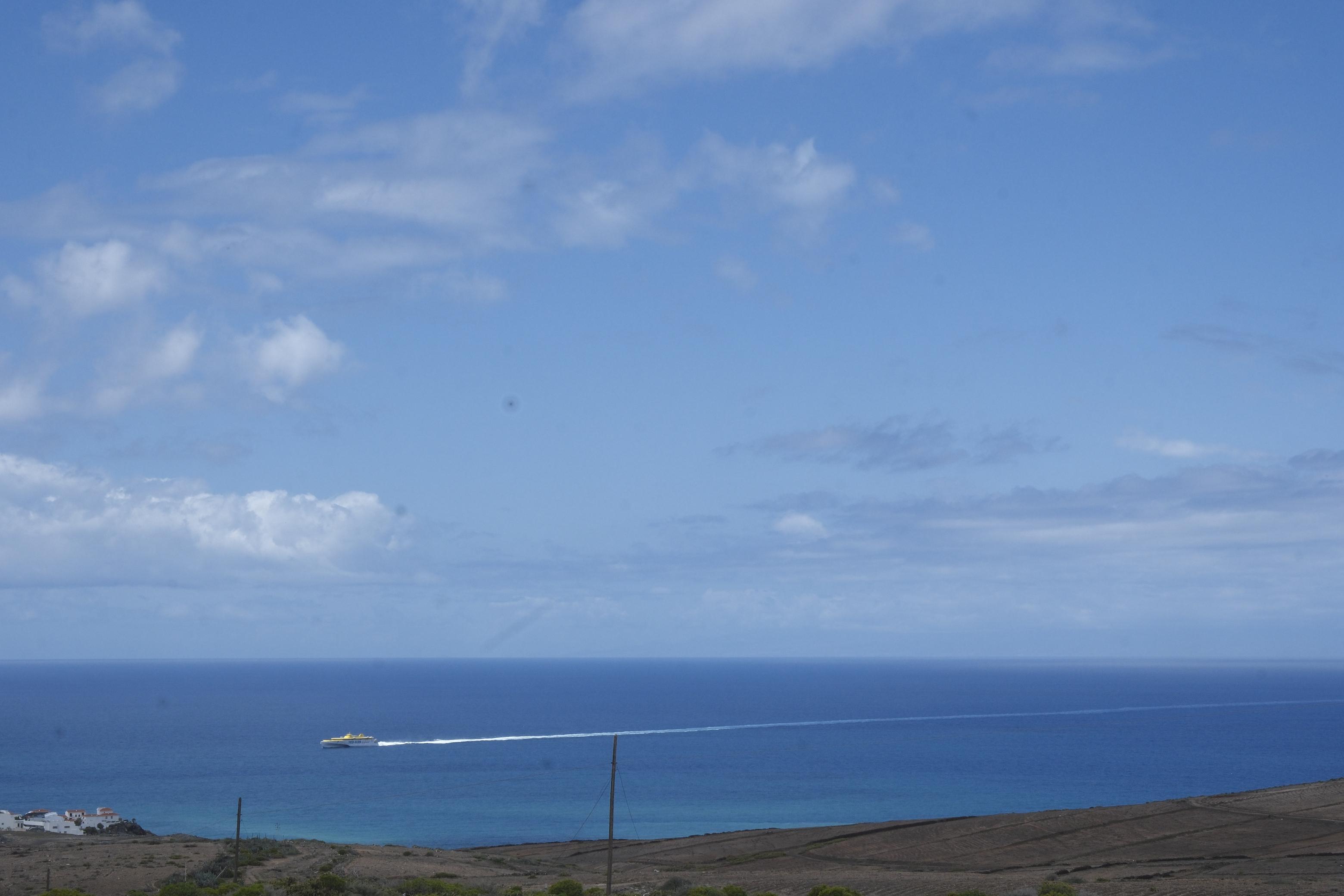 Entre paraguas y viento: La borrasca Olivier visita Canarias